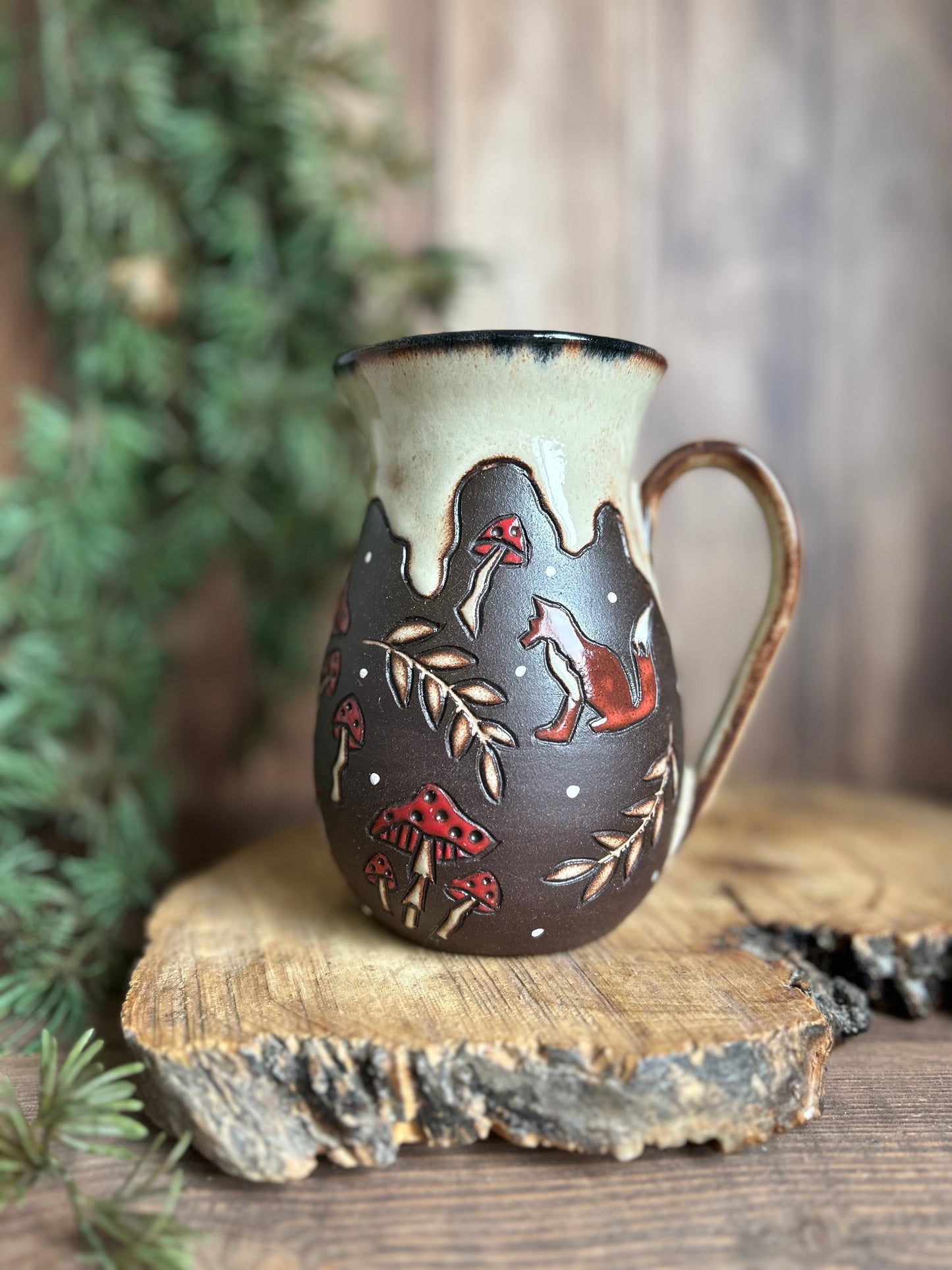 Female shape foxy pattern mug